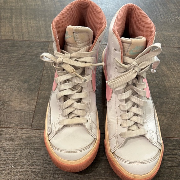 Nike Blazer Mid ‘77 summit white/pink foam Sneakers - Big Kids - Picture 2 of 8